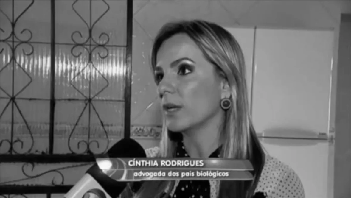 Dra. Cinthya Andrade entrevistada em reportagem da Record TV, como advogada dos pais biológicos